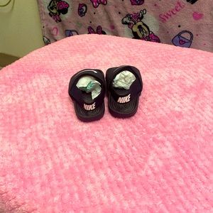 Nike Toddler 7c strap back sandals